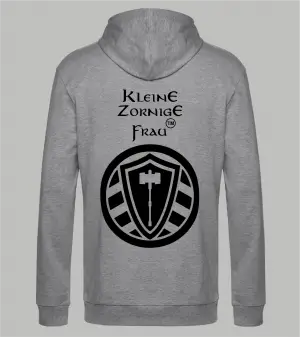 Rückansicht grauer Herren Hoodie mit Spruch 'Kleine Zornige Frau tm' und Stahllager-Logo