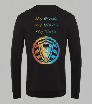 Rückansicht schwarzes Herren Sweatshirt mit Spruch "My Sword My Wrath My Pride" und Stahllager-Logo in Holo-Regenbogen-Farbe