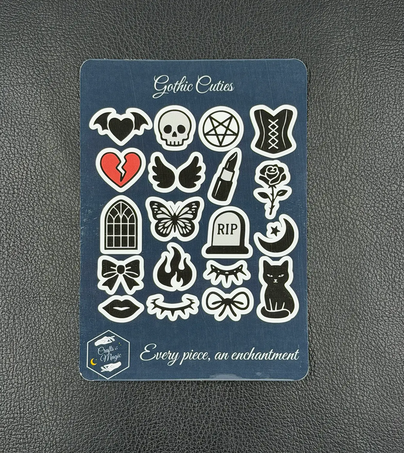 Sticker Sheet Gothic Cuties in glossy Oberfläche, Gothic Motive mit Broken Hearts, Pentagramm, Totenkopf, schwarzer Katze und Korsett