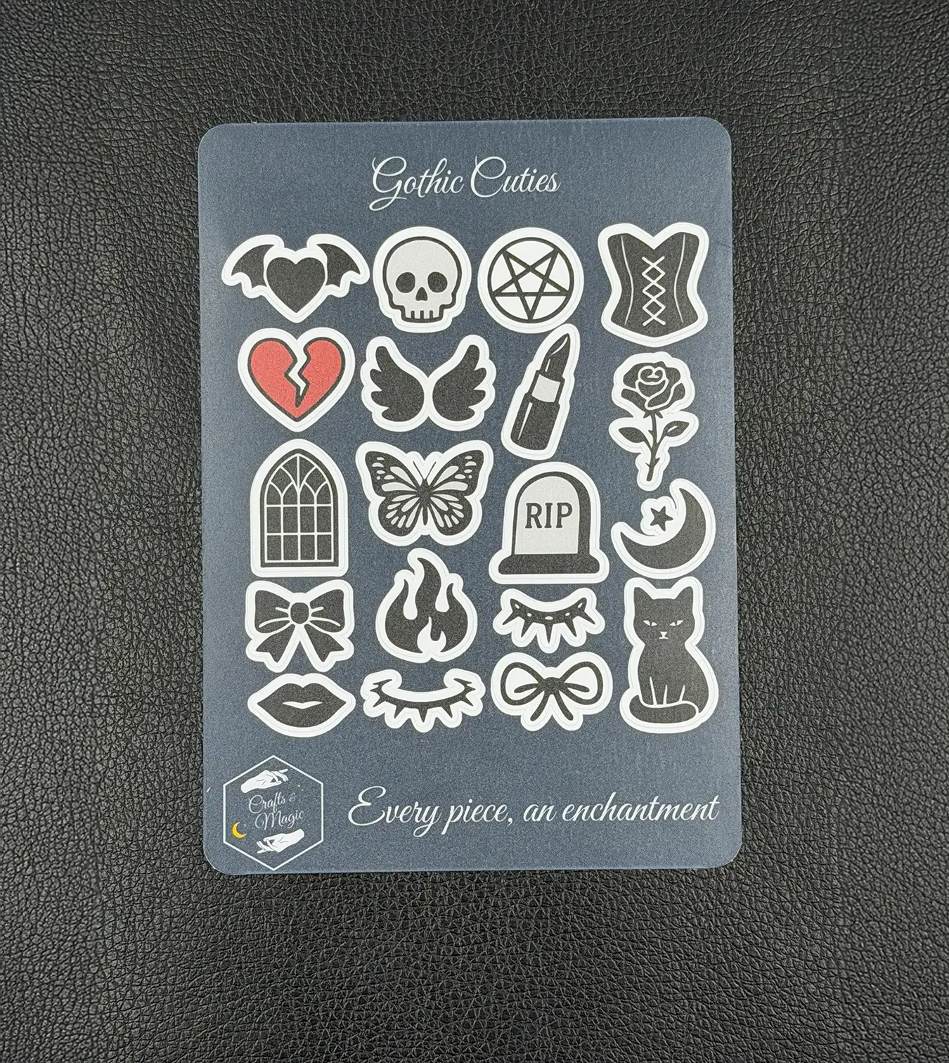 Sticker Sheet Gothic Cuties in matter Oberfläche, Gothic Motive mit Broken Hearts, Pentagramm, Totenkopf, schwarzer Katze und Korsett
