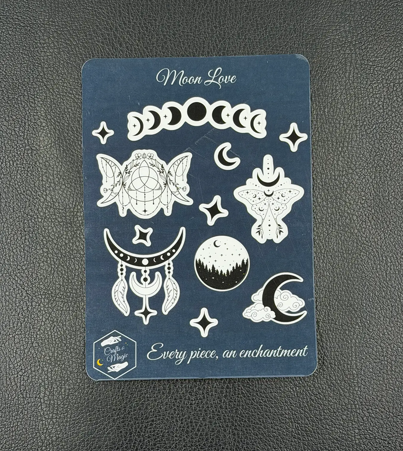 Moon-Love-Sheet-Glossy Sticker Sheet Moon Love in glossy Oberfläche, celestiale Motive mit Mondphasen, Motten und Sternen