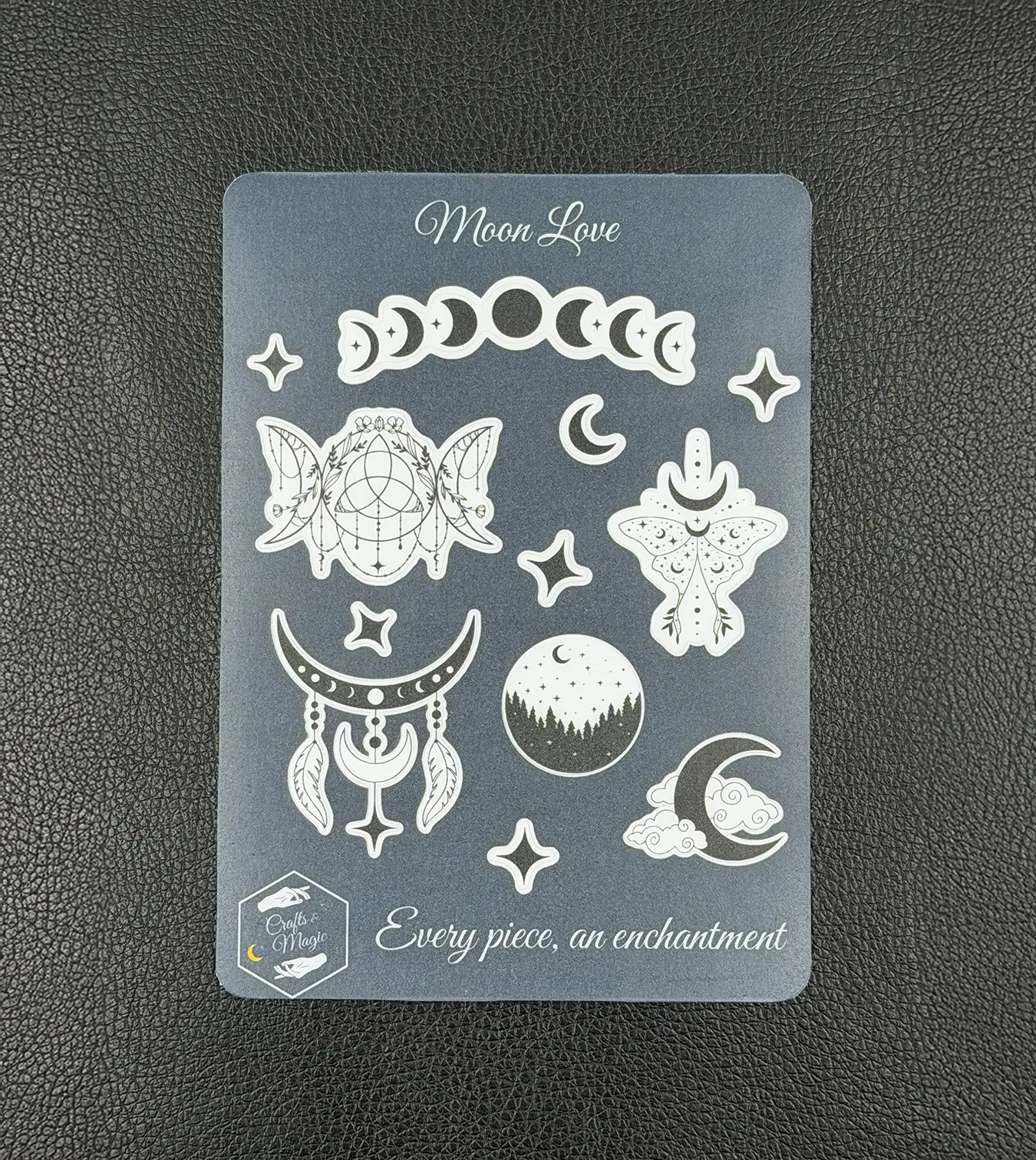 Moon-Love-Sheet-Matt Sticker Sheet Moon Love in matter Oberfläche, celestiale Motive mit Mondphasen, Motten und Sternen