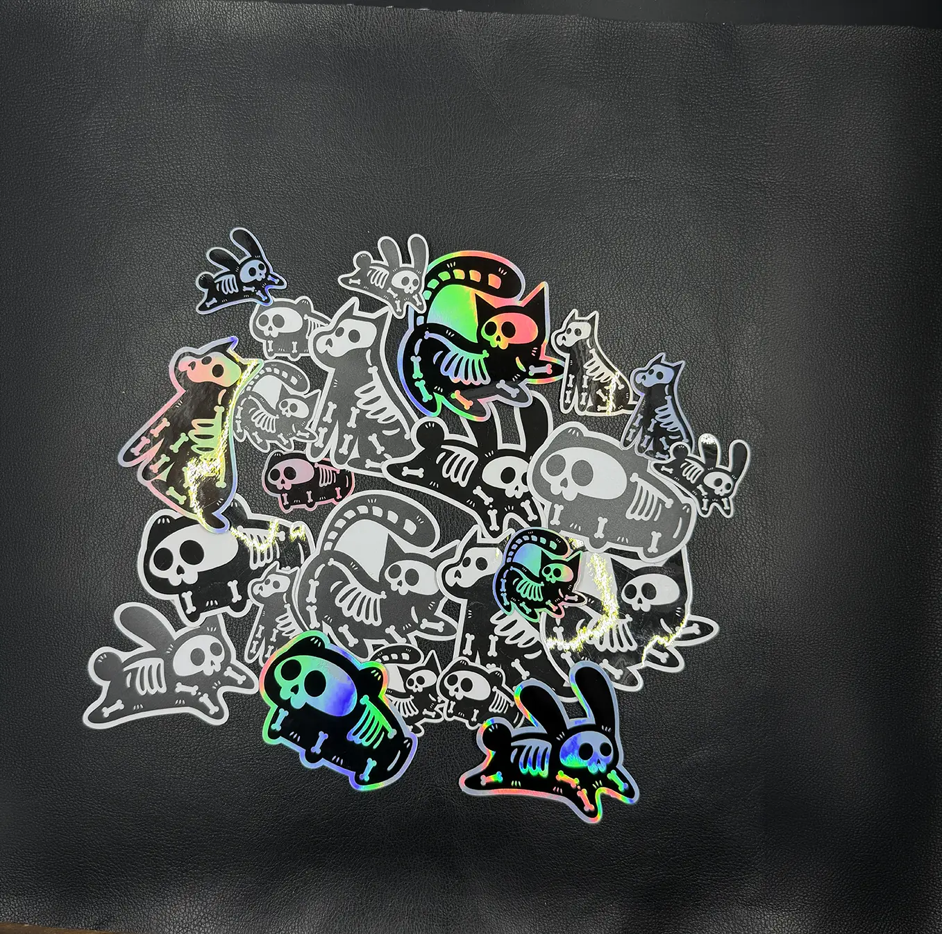 Stickersammlung von Skeletttieren in zwei Größen und drei Finishes